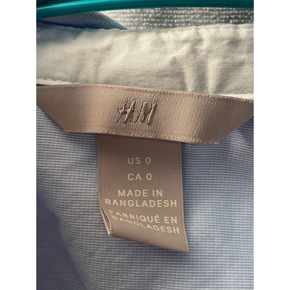 H&M V-neck button up long sleeve‎ dress shirt light blue women's size 0 - Picture 2 of 4